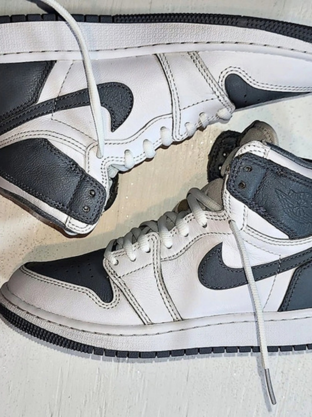Nike Air Jordan 1 Mid Sneakers in White & Gray US 4.5